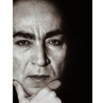 دانلود آهنگ مرا در تنش غسل تعمید دادبه من اسم شب اسم خورشید دادبرای تمام نفس های من شعر گفتمرا از ته خاک بیدار کردمرا شستشو داد آغار کردمرا خط به خط خواند تکرار کردشکار همه لحظه ها را به من یاد داد شهیار قنبری