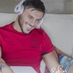دانلود آهنگ آرمین زارعی به نام بزار پلی شه موزیکم / بذار پلی شه موزیکم آ با یه نوری کم