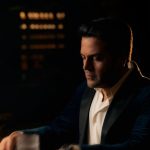 دانلود آهنگ عماد طالب زاده به نام آغوش / در آغوشت بگیر تنهاییم را که غریبم