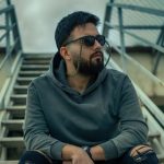 دانلود آهنگ شاهین بنان به نام گوشی / چندشبه خوابم میبره پا گوشی هنو خاموشی